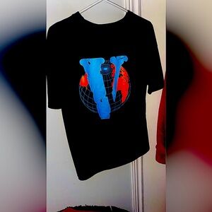 Vlone men’s t shirt size 2 medium’s 3 larges and 1 small left 45$ each :)